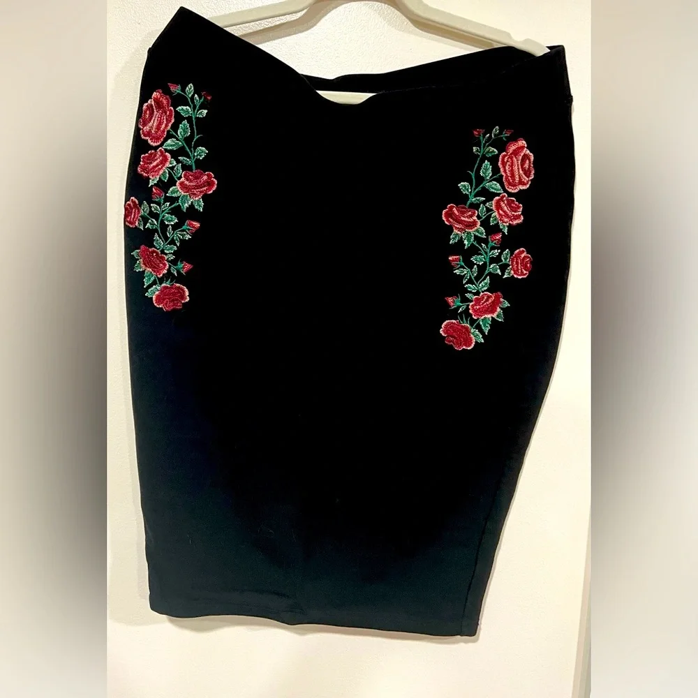Embroidered Floral Midi Studio Luxe Ponte Pencil Skirt - Picture 1 of 2